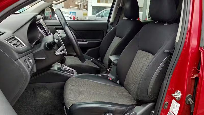 Mitsubishi L200 • 2020 • 121,530 km 12