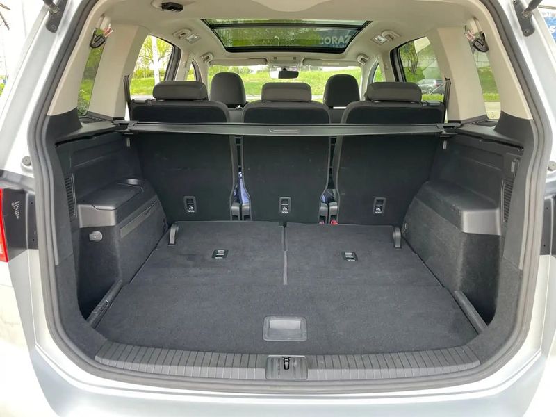 Volkswagen Touran • 2019 • 180,000 km 15