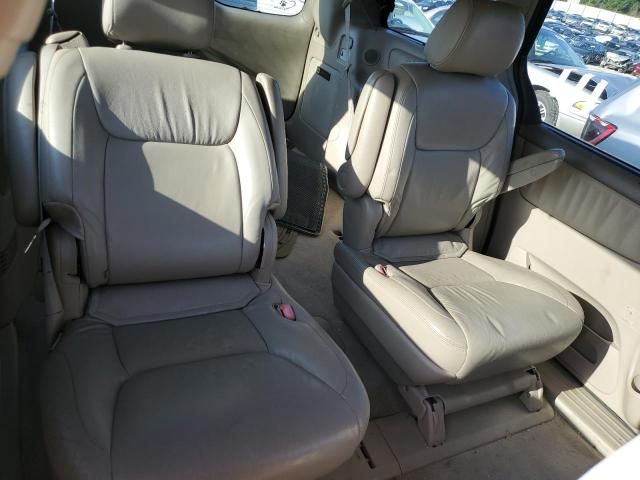Toyota Sienna • 2008 • 33 km 3