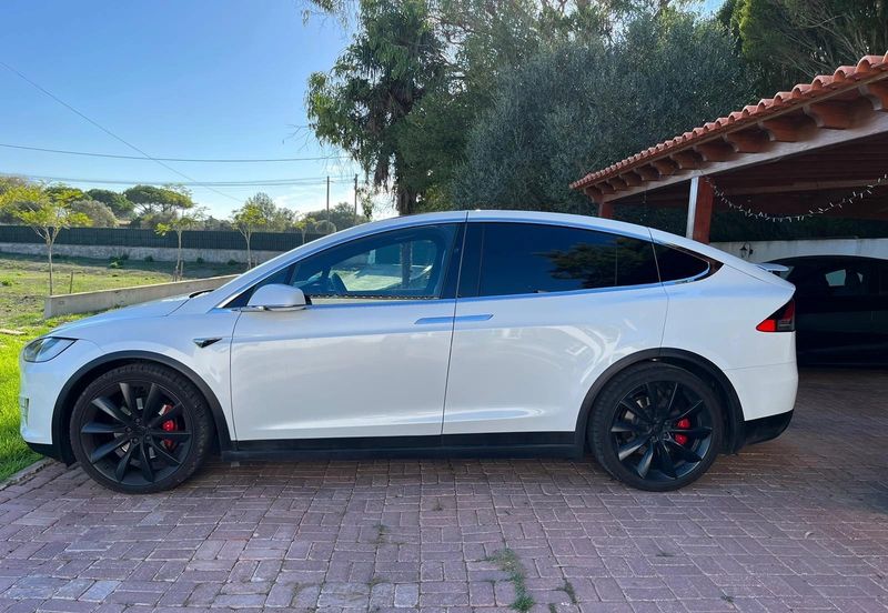 Tesla Model X • 2020 • 72,000 km 2