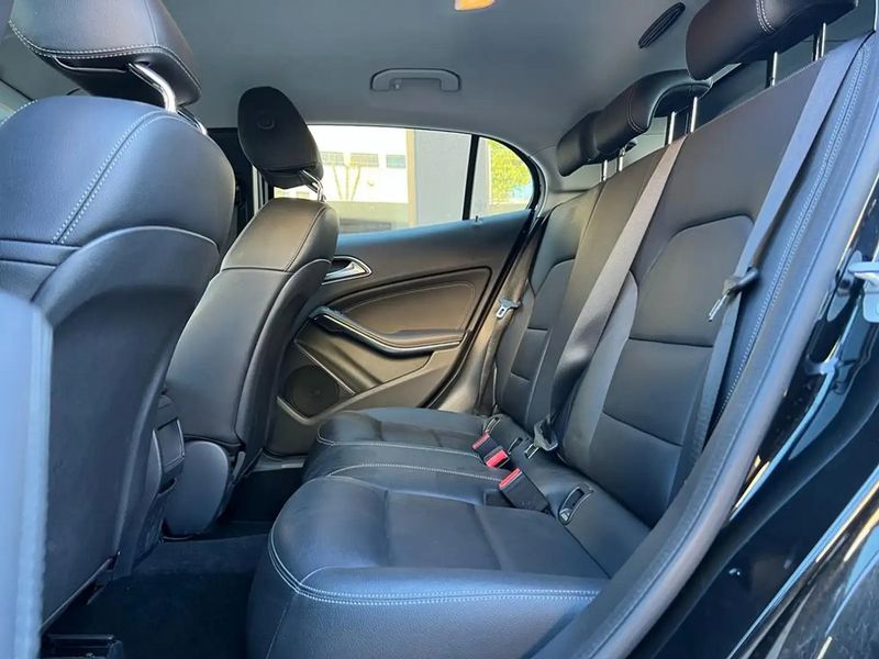 Mercedes-Benz GLA-Class • 2017 • 112,000 km 11