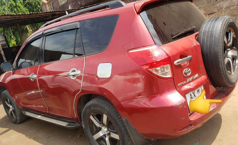 Toyota RAV4 • 2008 • 157,000 km 4