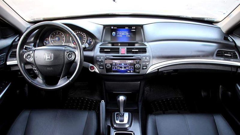 Honda Crosstour • 2014 • 123,456 km 2