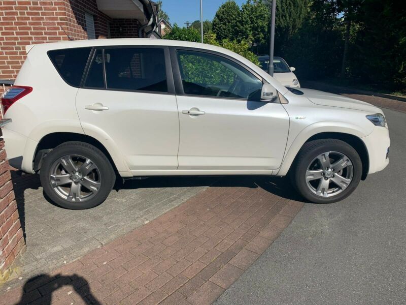 Toyota RAV4 • 2015 • 219,000 km 3