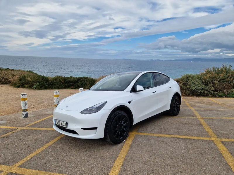 Tesla Model Y • 2022 • 16,087 km 2