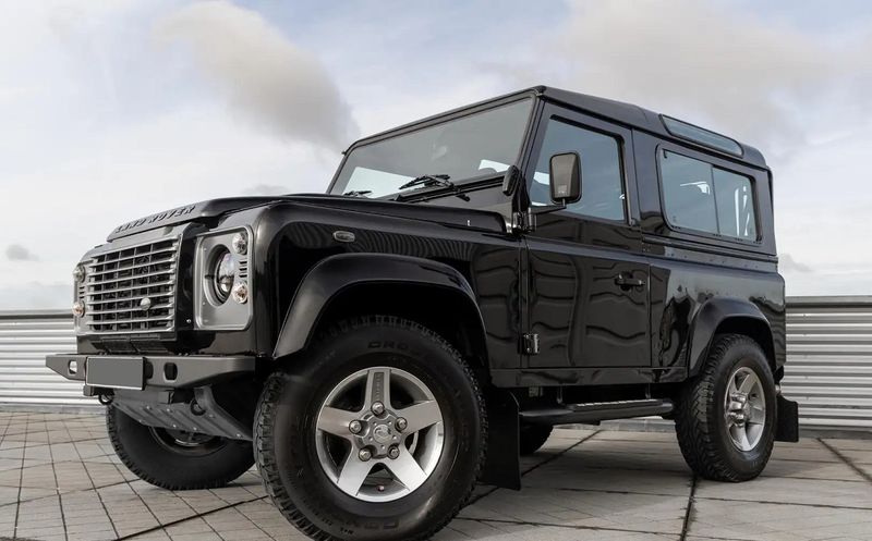 Land Rover Defender • 2012 • 83,000 km 9