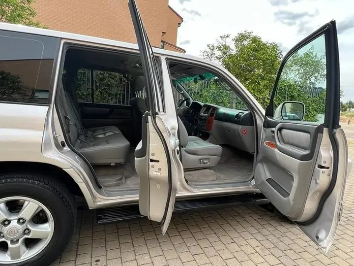 Toyota Land Cruiser • 2005 • 150,000 km 9