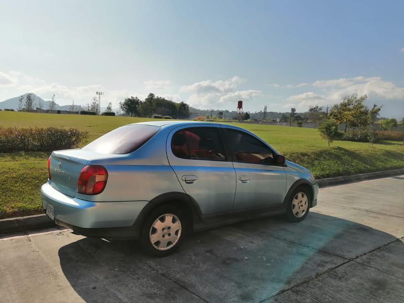 Toyota Yaris • 2001 • 162,105 km 2
