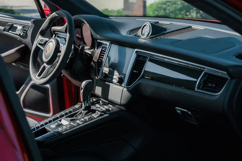 Porsche Macan • 2017 • 140,200 km 10