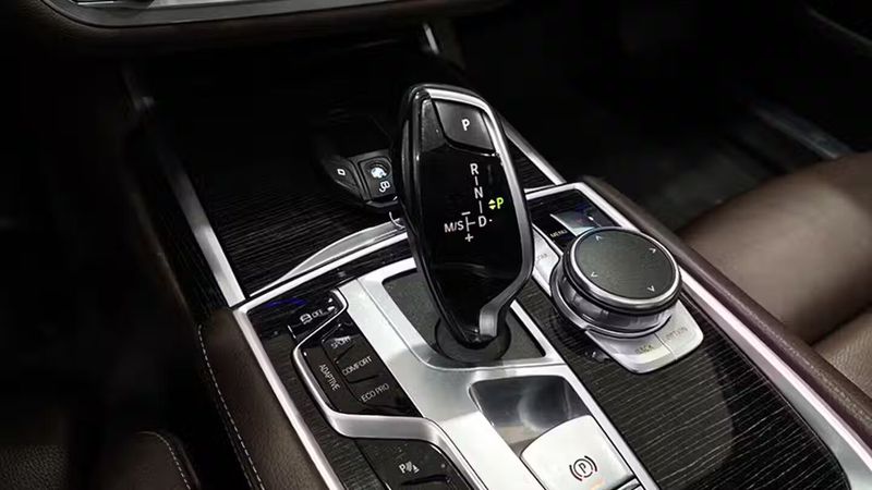 BMW 7 Series • 2020 • 98,604 km 10