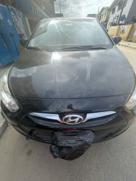 Hyundai Accent • 2013 • 97,123 km 3