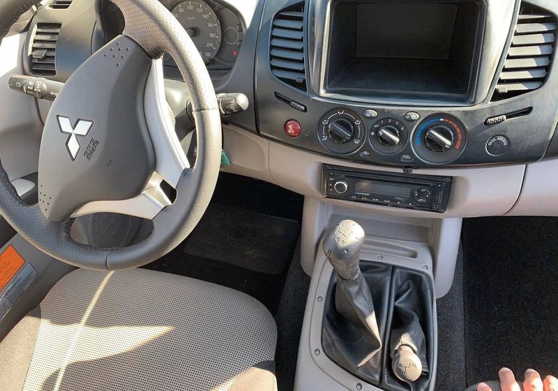 Mitsubishi L200 Pick up • 2015 • 120,000 km 2