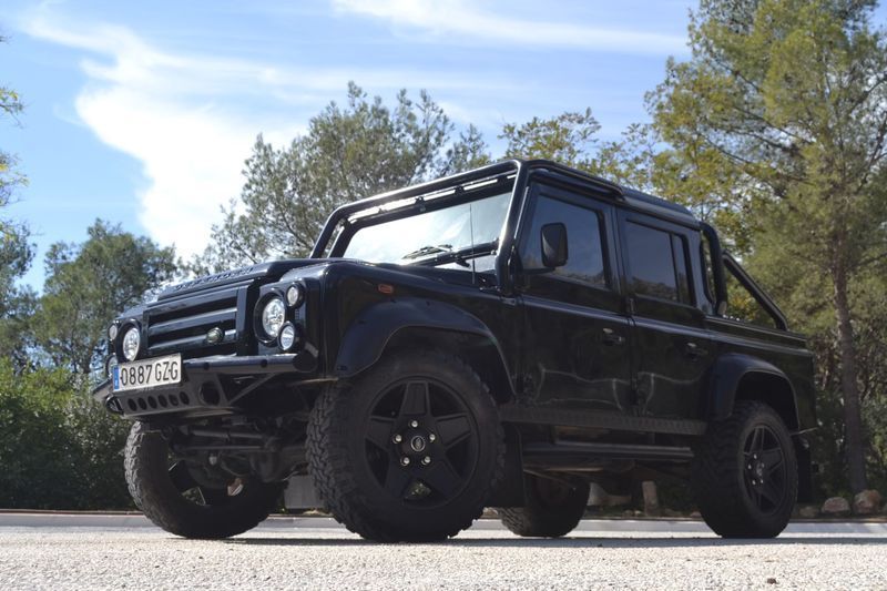 Land Rover Defender • 2010 • 147,000 km 8