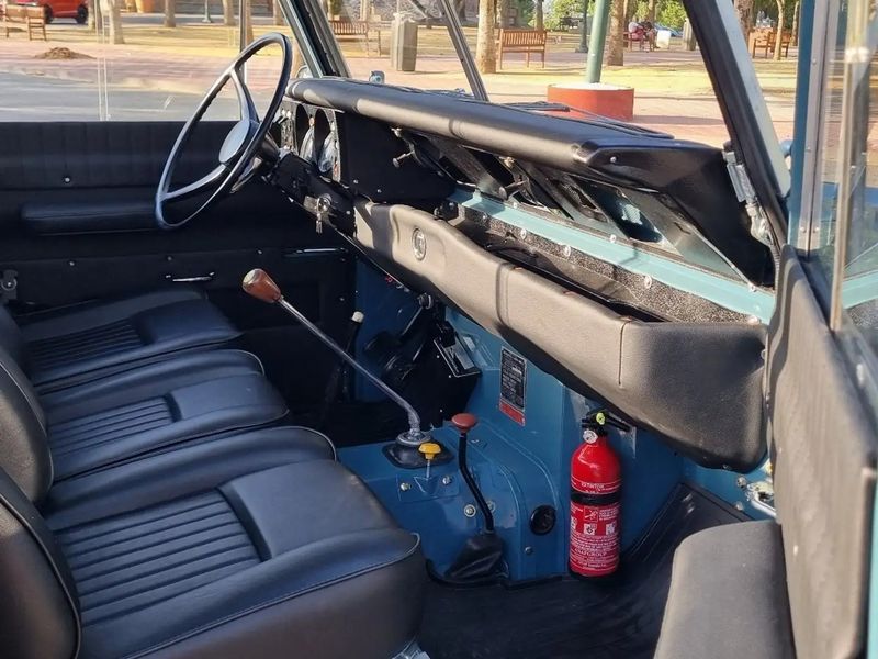 Land Rover LR3 • 1976 • 65,800 km 6