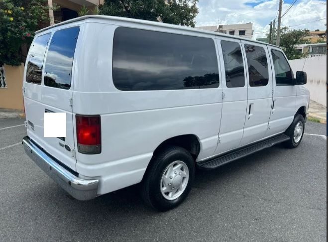 Ford E-350 • 2014 • 127,000 km 5