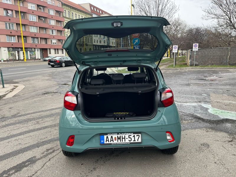 Hyundai i10 • 2023 • 9,600 km 9