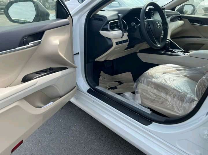 Toyota Camry Hybrid • 2021 • 10 km 8