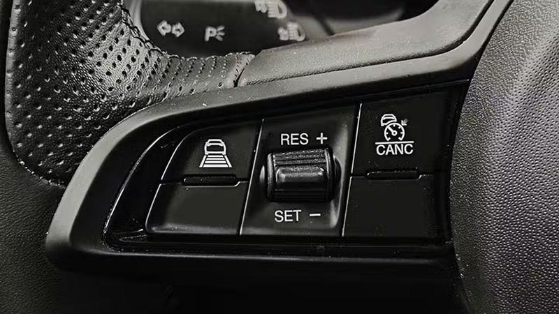 Alfa Romeo Giulia • 2023 • 24,656 km 9