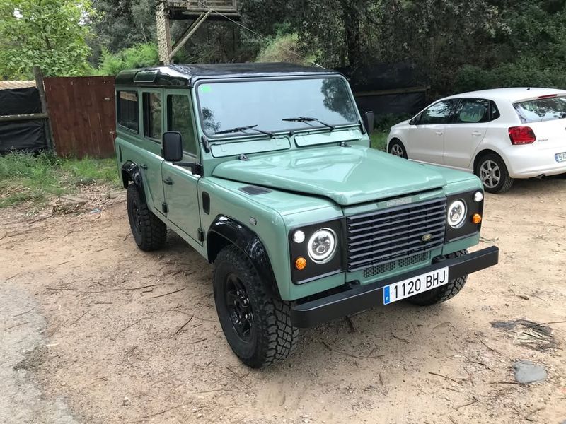 Land Rover Defender • 2001 • 124,000 km 2