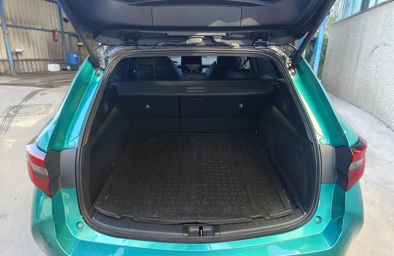 Toyota Corolla • 2024 • 29,800 km 12