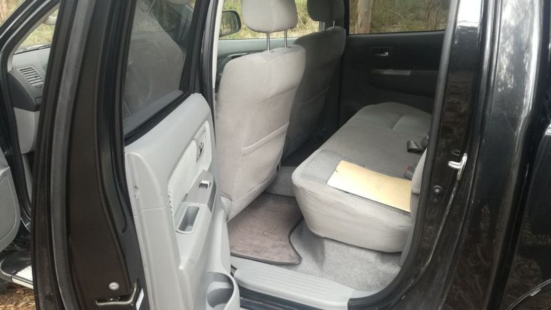 Toyota Hilux • 2009 • 189,000 km 7