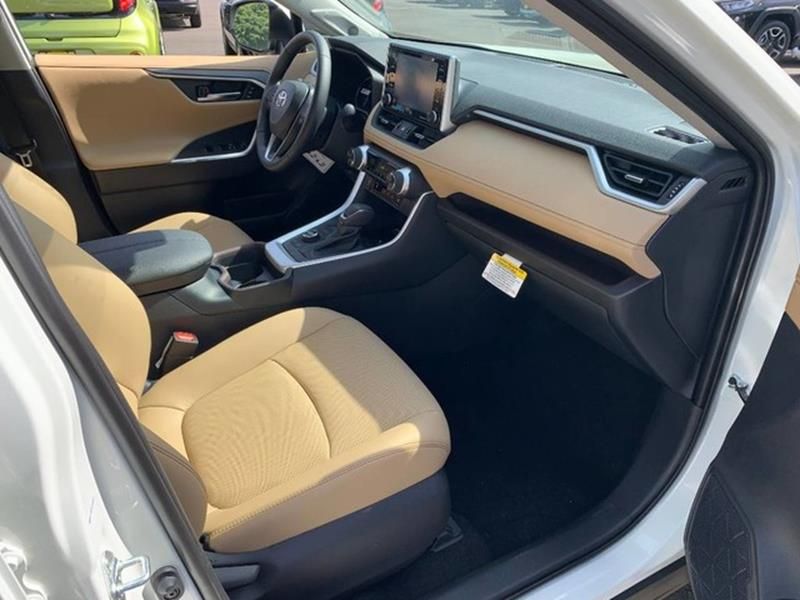 Toyota RAV4 • 2022 • 35,000 km 3