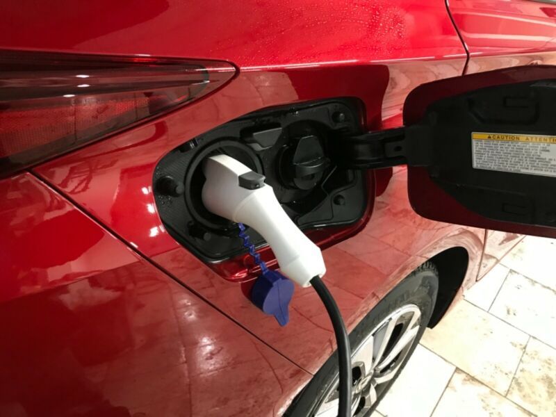 Toyota Prius • 2017 • 112,000 km 12