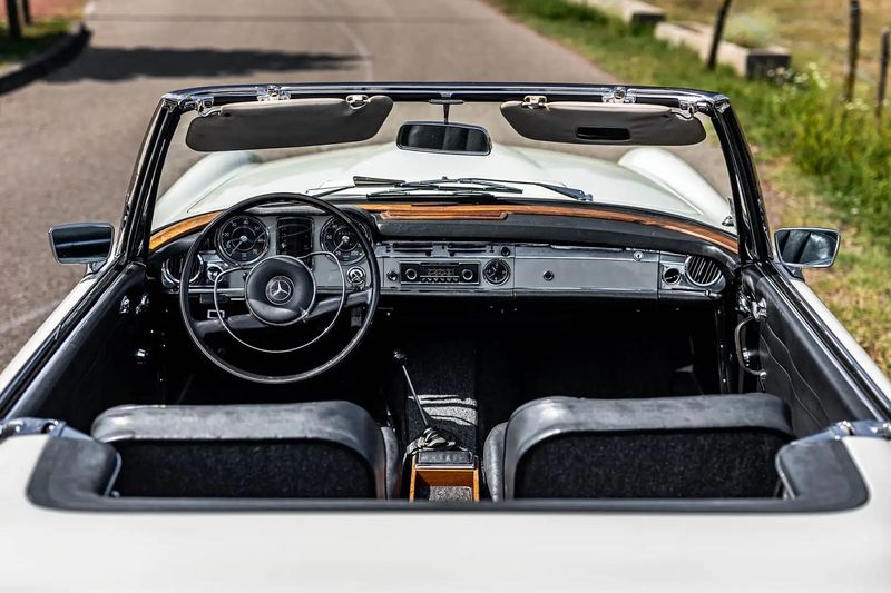 Mercedes-Benz SL • 1965 • 45,000 km 1