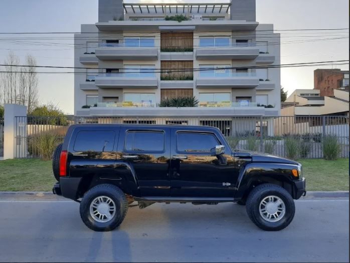 Hummer H3 • 2012 • 90,000 km 7
