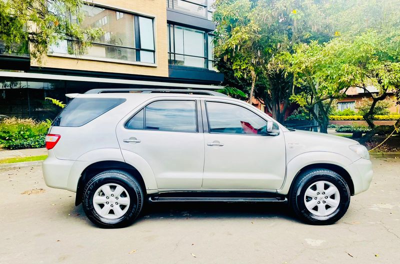 Toyota Fortuner • 2010 • 148,800 km 5