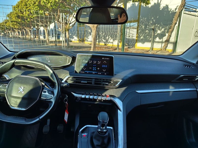 Peugeot 3008 • 2018 • 82,029 km 10