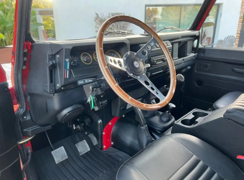 Land Rover Defender • 2002 • 23,000 km 5