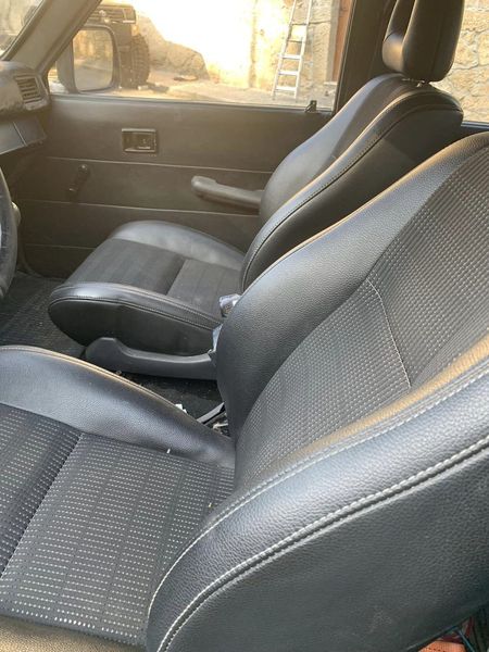 Toyota Hilux • 1988 • 111,000 km 3