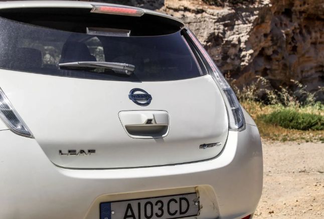 Nissan Leaf • 2016 • 140,000 km 2