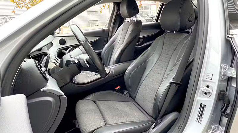 Mercedes-Benz E • 2020 • 115,784 km 15