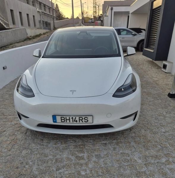 Tesla Model Y • 2022 • 25,000 km 1