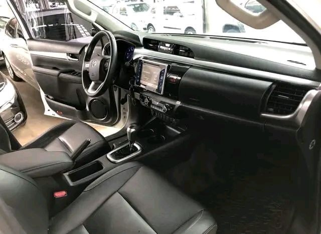 Toyota Hilux • 2018 • 80,000 km 3