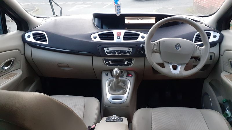 Renault Grand Scenic • 2010 • 95,000 mi 4