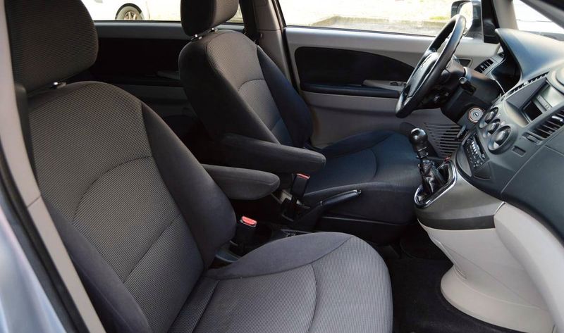 Mitsubishi Grandis • 2006 • 200,000 km 6