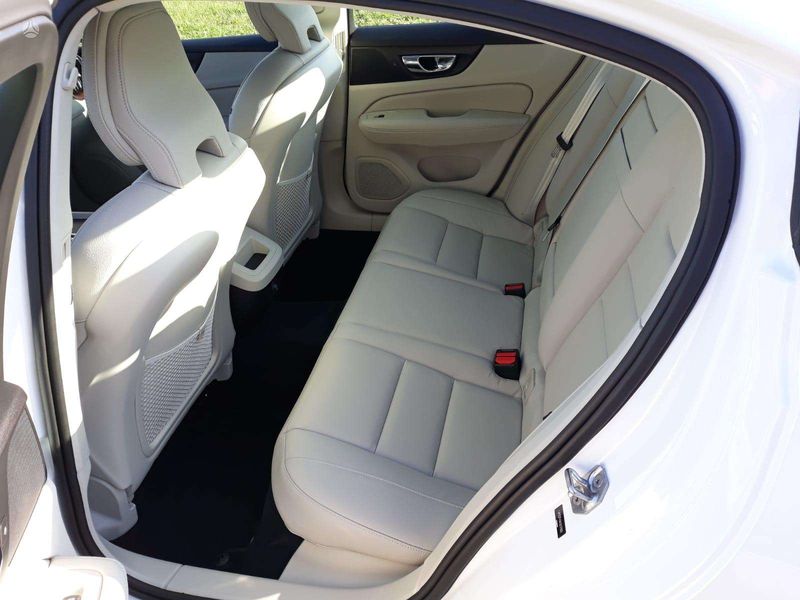 Volvo S60 • 2019 • 88,000 km 8