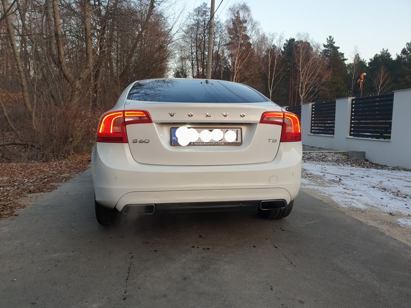 Volvo S60 • 2015 • 148,000 km 4