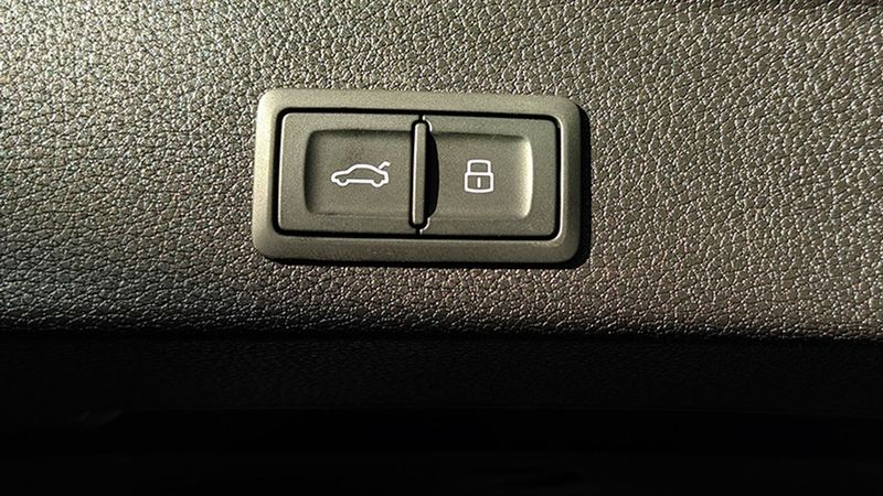 Audi Q3 • 2024 • 13,924 km 11
