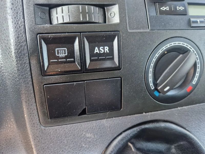 Volkswagen T5 • 2004 • 205,000 km 8