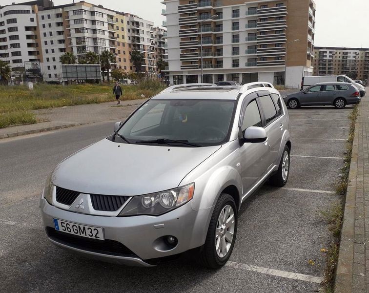 Mitsubishi Outlander • 2009 • 180,000 km 1