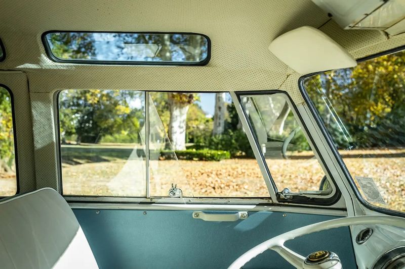 Volkswagen Multivan • 1965 • 59,500 km 11