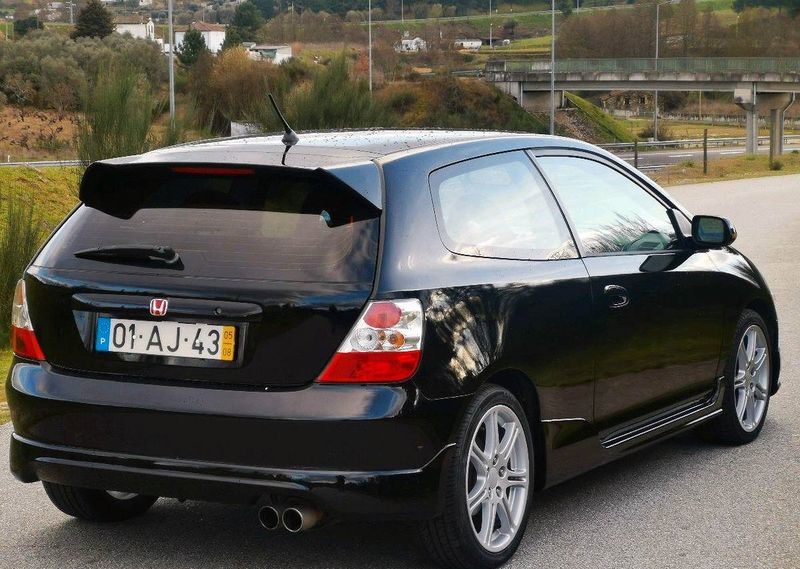 Honda Civic • 2005 • 146,000 km 2