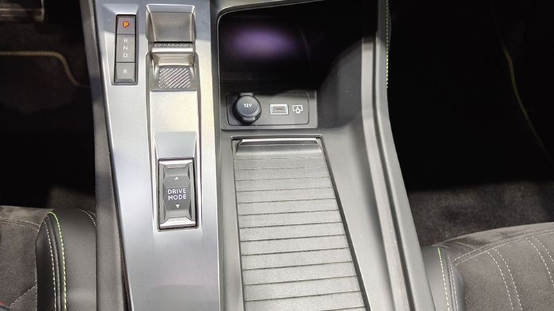 Peugeot 308 • 2024 • 21,500 km 10