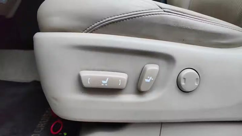 Toyota Land Cruiser • 2022 • 116,987 km 8