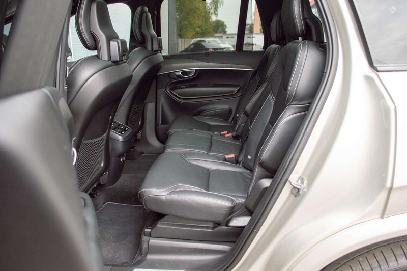 Volvo XC90 • 2016 • 177,000 km 10