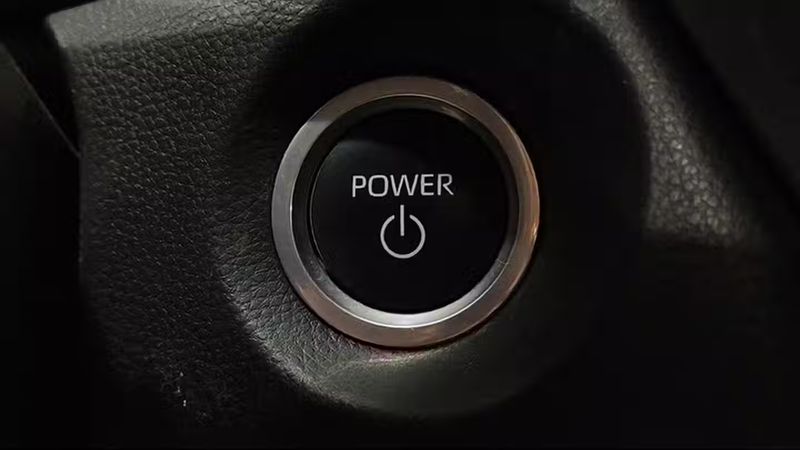 Toyota Corolla Hybrid • 2023 • 13,994 km 13